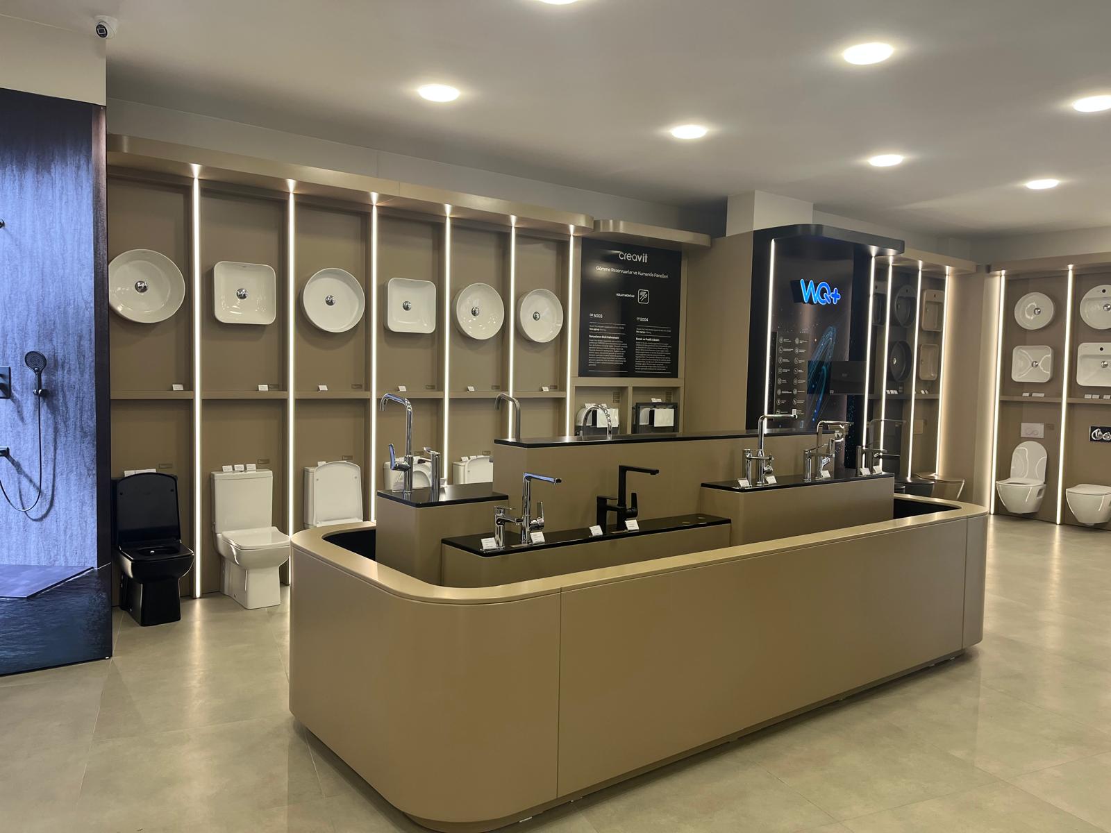 İZDUŞ Beylikdüzü duşakabin ve banyo mobilyaları showroom sergi alanı